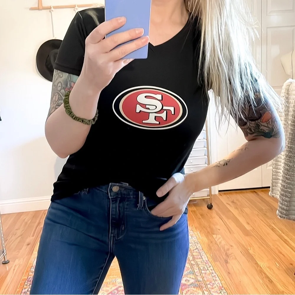 Green Layer | San Francisco 49ers V Neck Tee Women’s Black Short Sleeve Size M - Picture 3 of 7